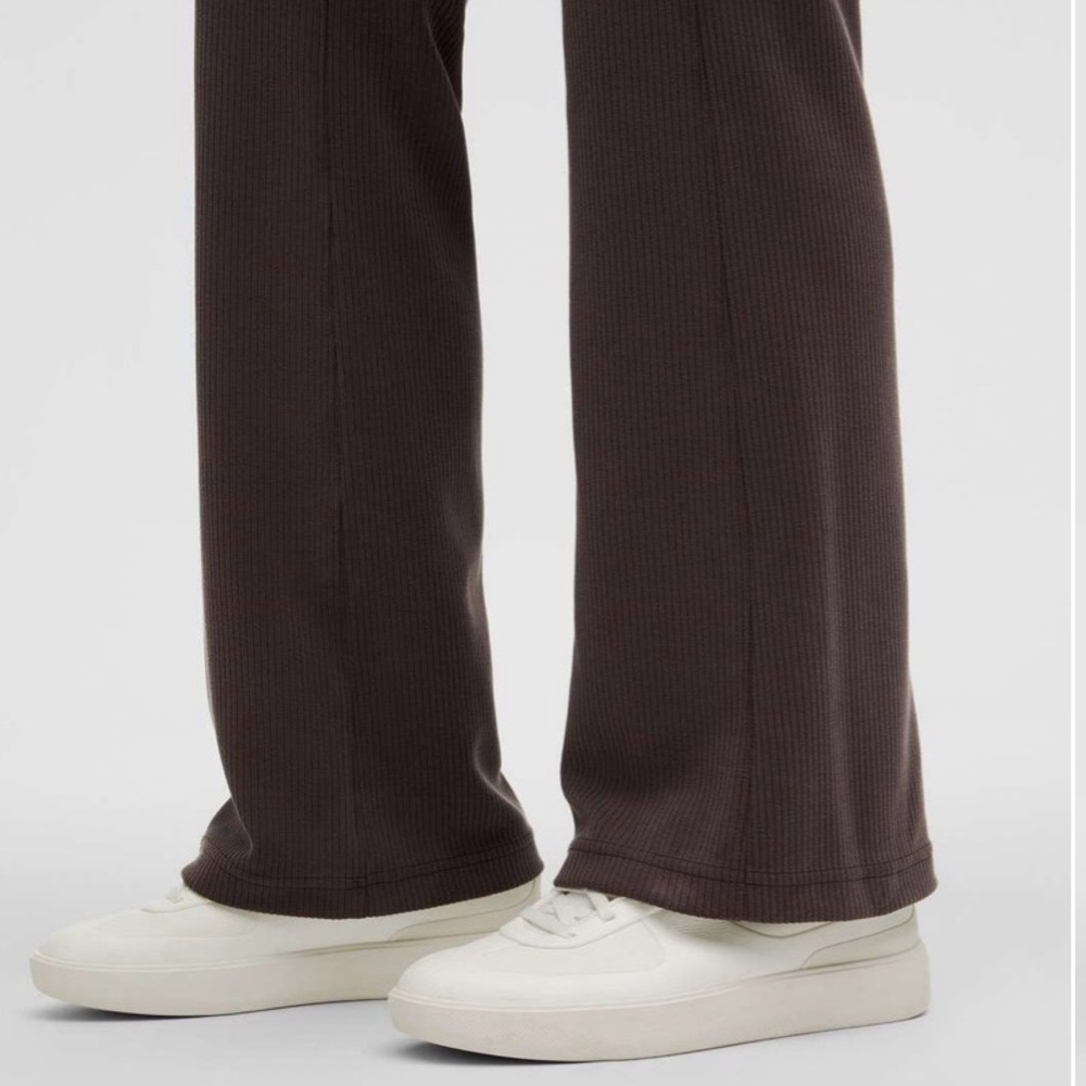 Lululemon Ribbed Softstreme Flared Pant *Regular- Espresso/ Size 8 - Picture 5 of 11